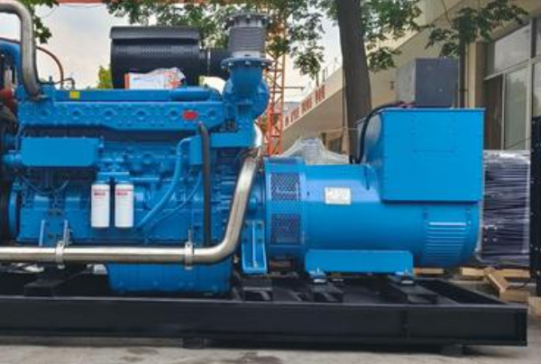 大型发电机组内磁极回转式磁电机的工作原理